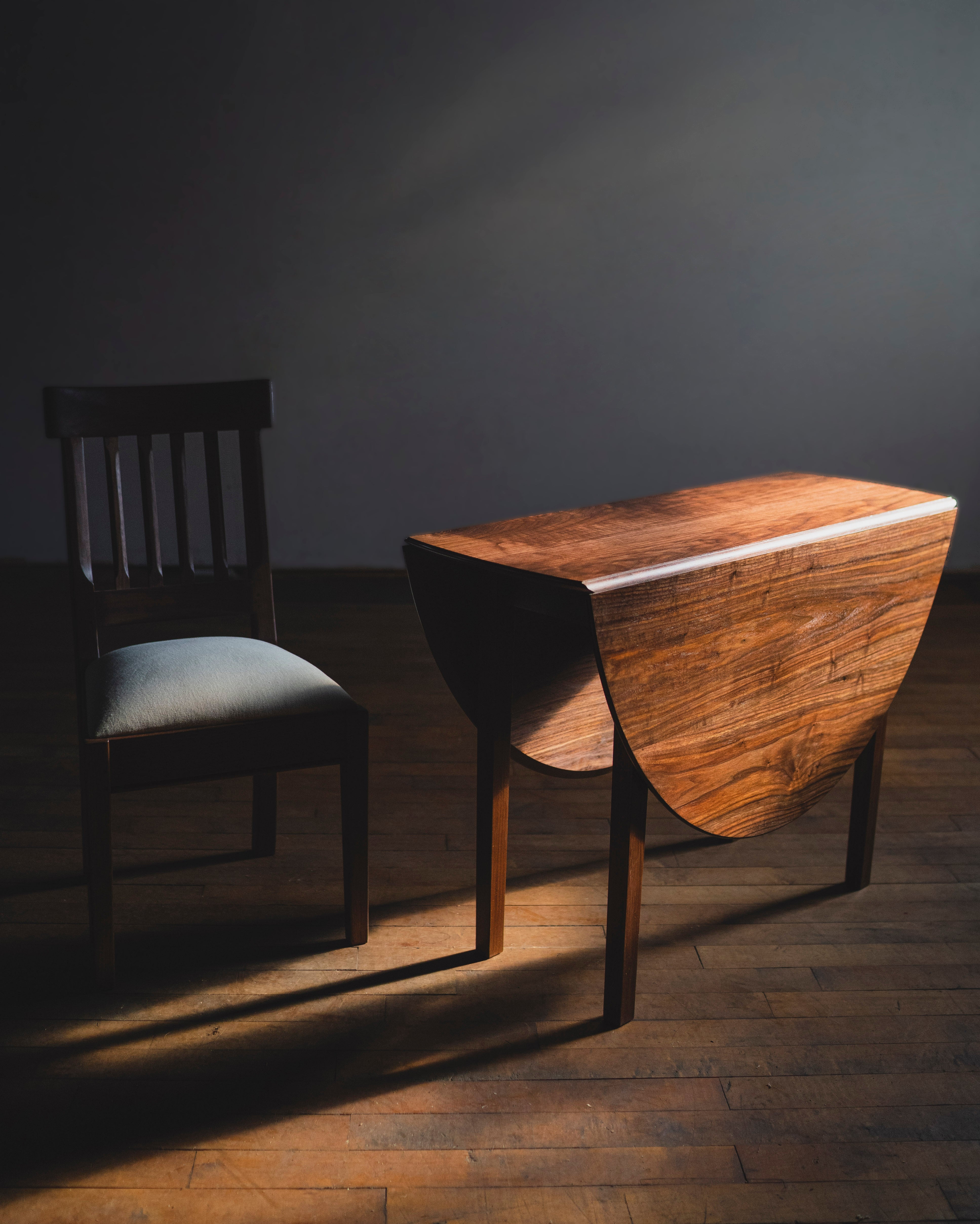 Gorgeous Drop Leaf Table Open: 43 ½"W x 55"L x 30"H Closed: 43 ½"W x 16 ⅜"L x 30"H