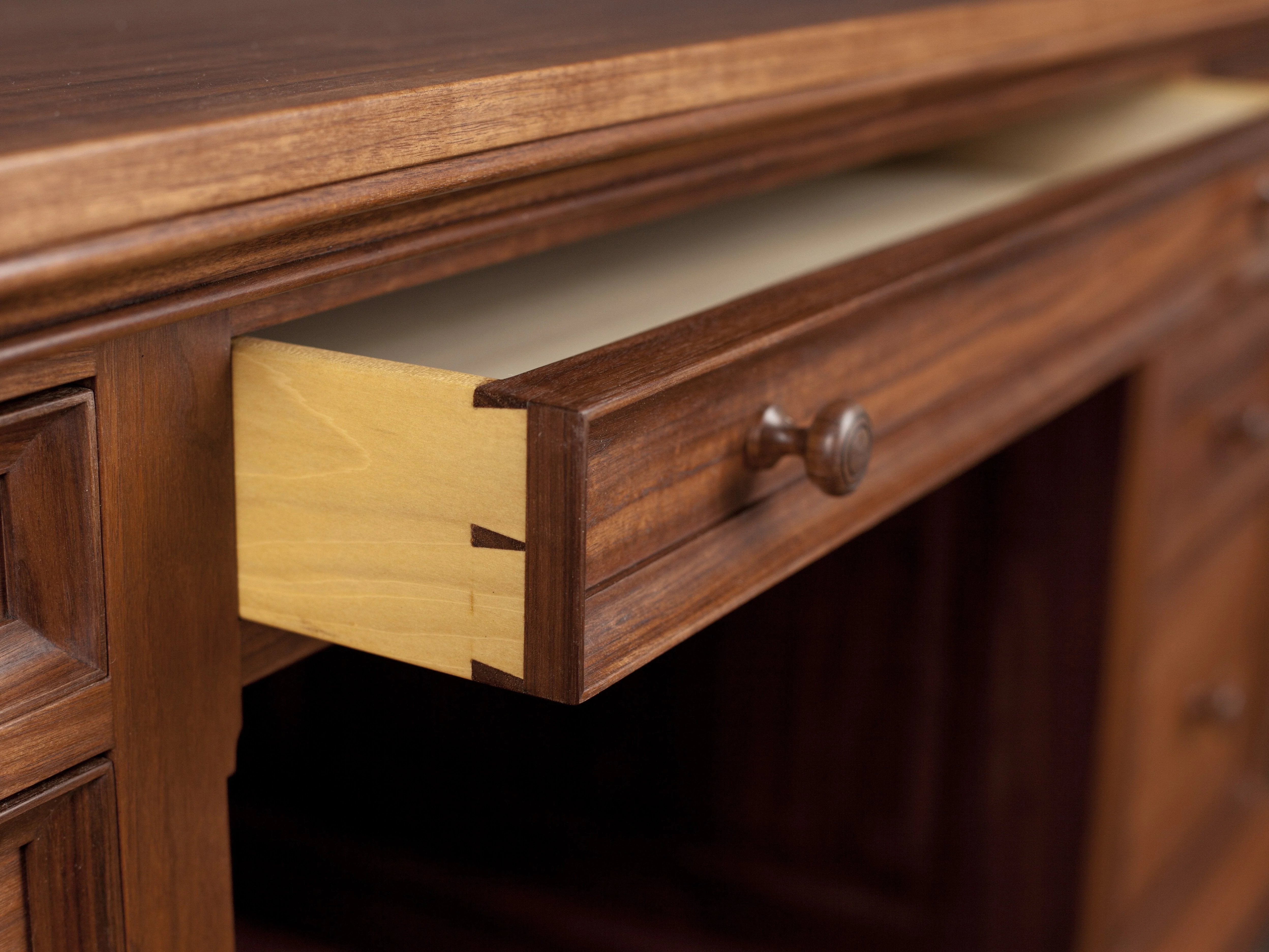 MARK'S DESK - ShackletonThomas