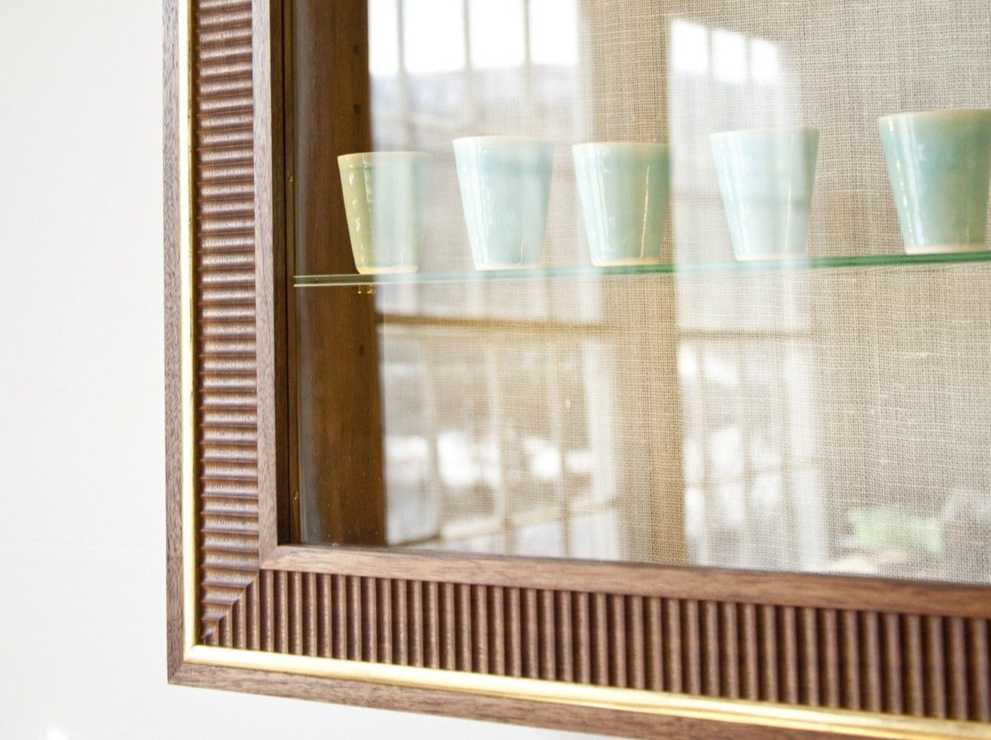 COLLECTOR'S CABINET IN WALNUT - ShackletonThomas