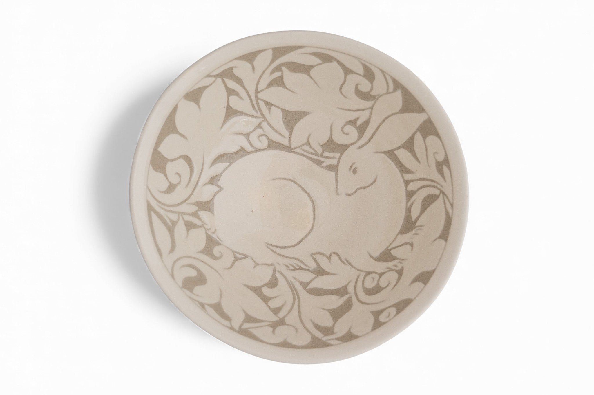 Cream Carved Salad Bowl